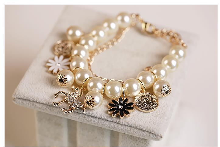 Flower & Horse Pearl Bracelet - Luxury Look