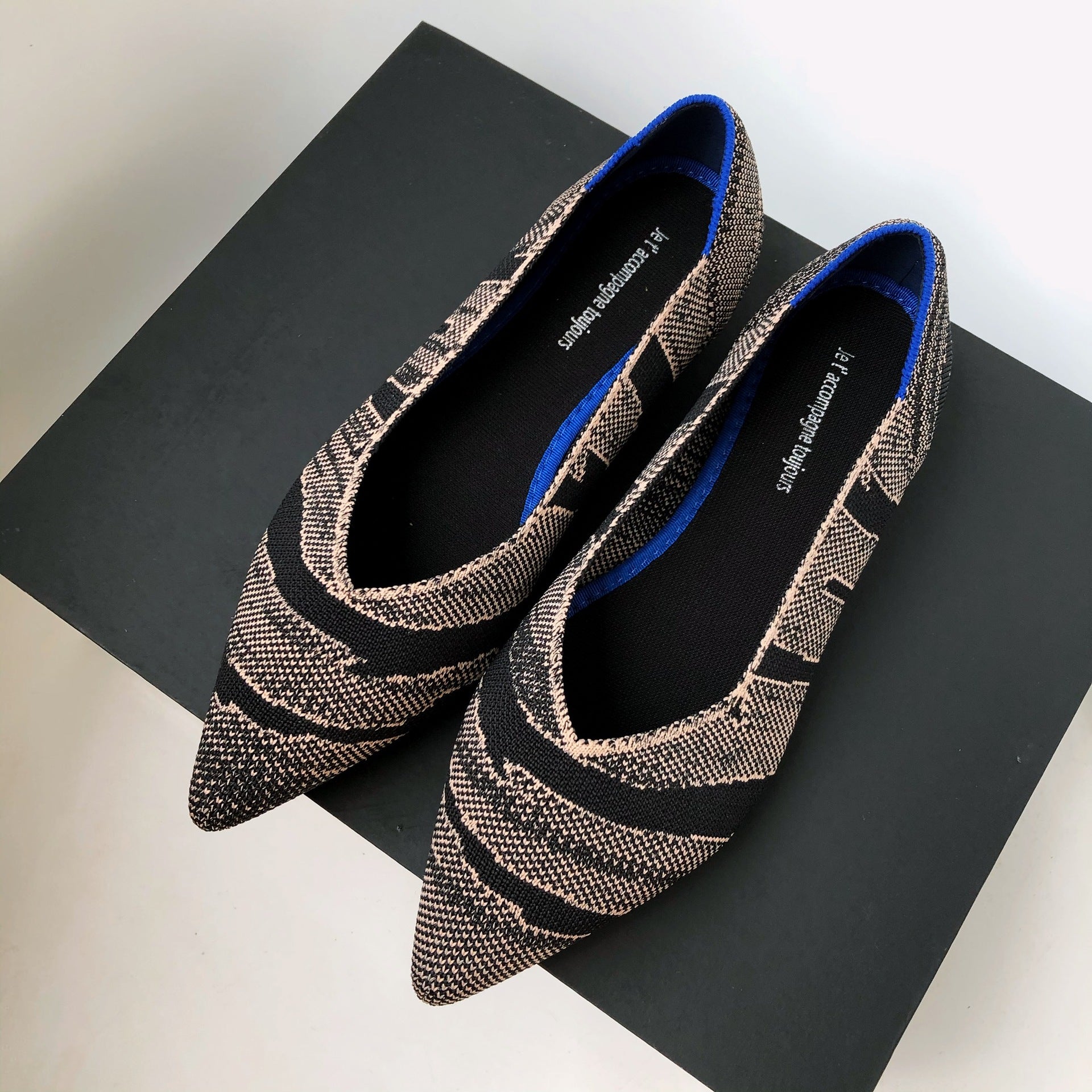 Women's Pointed Toe Casual Woven Flat Shoes - Luxury Look